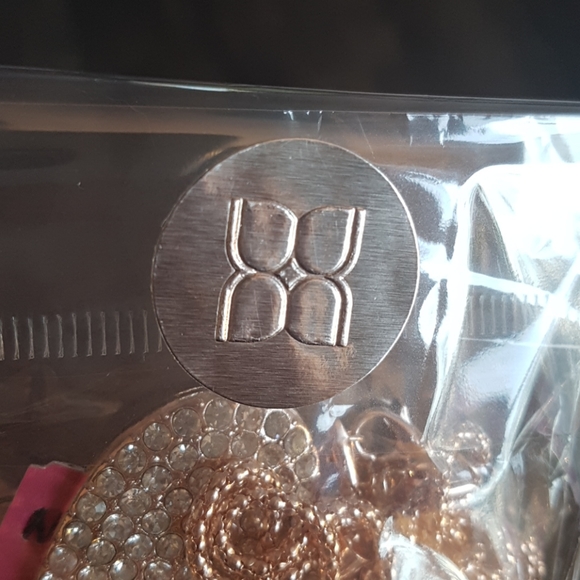 250 pcs BCBG Stickers Rare Gold Stickers 1" in. - Picture 9 of 10